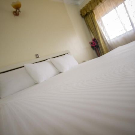 Alfa Hotel Munyonyo カンパラ エクステリア 写真