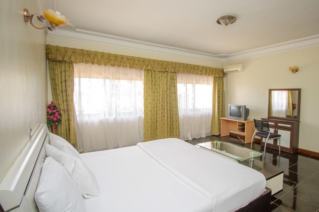Alfa Hotel Munyonyo カンパラ エクステリア 写真
