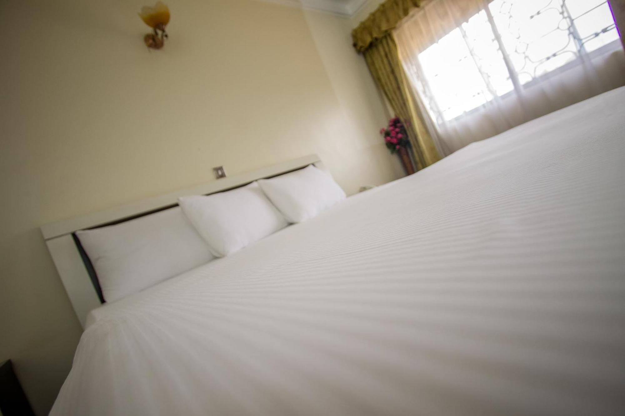 Alfa Hotel Munyonyo カンパラ エクステリア 写真