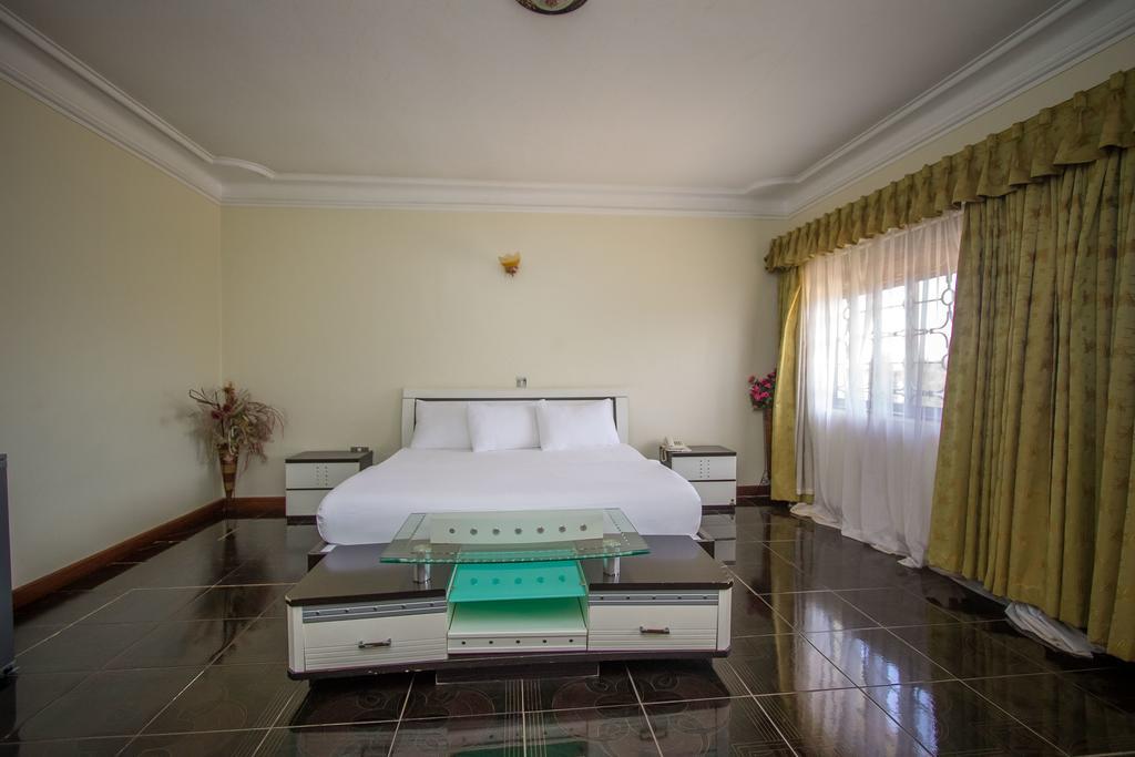 Alfa Hotel Munyonyo カンパラ エクステリア 写真