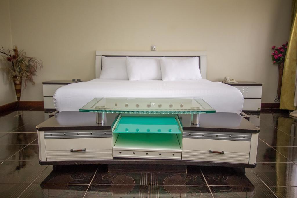 Alfa Hotel Munyonyo カンパラ エクステリア 写真