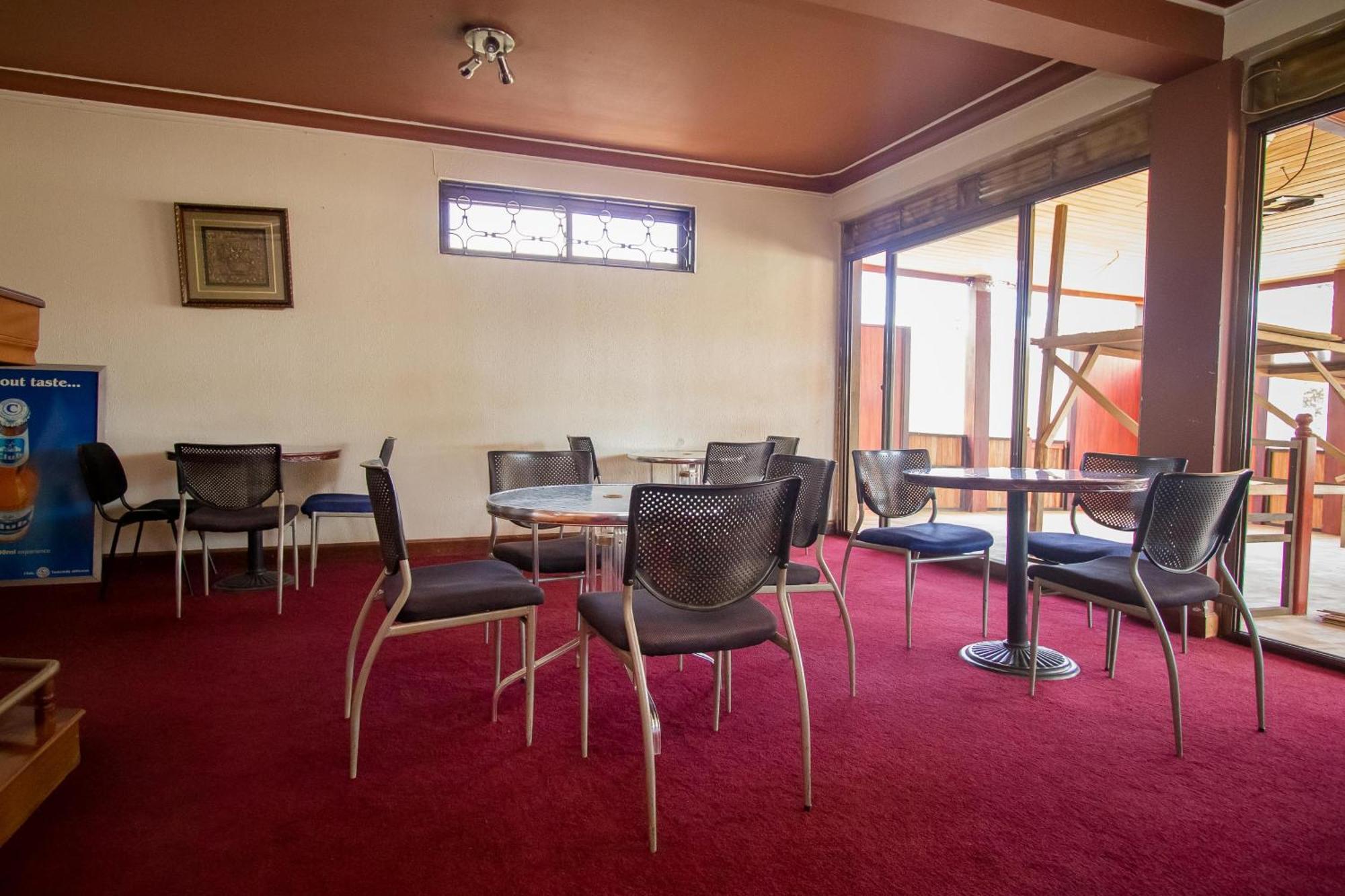 Alfa Hotel Munyonyo カンパラ エクステリア 写真