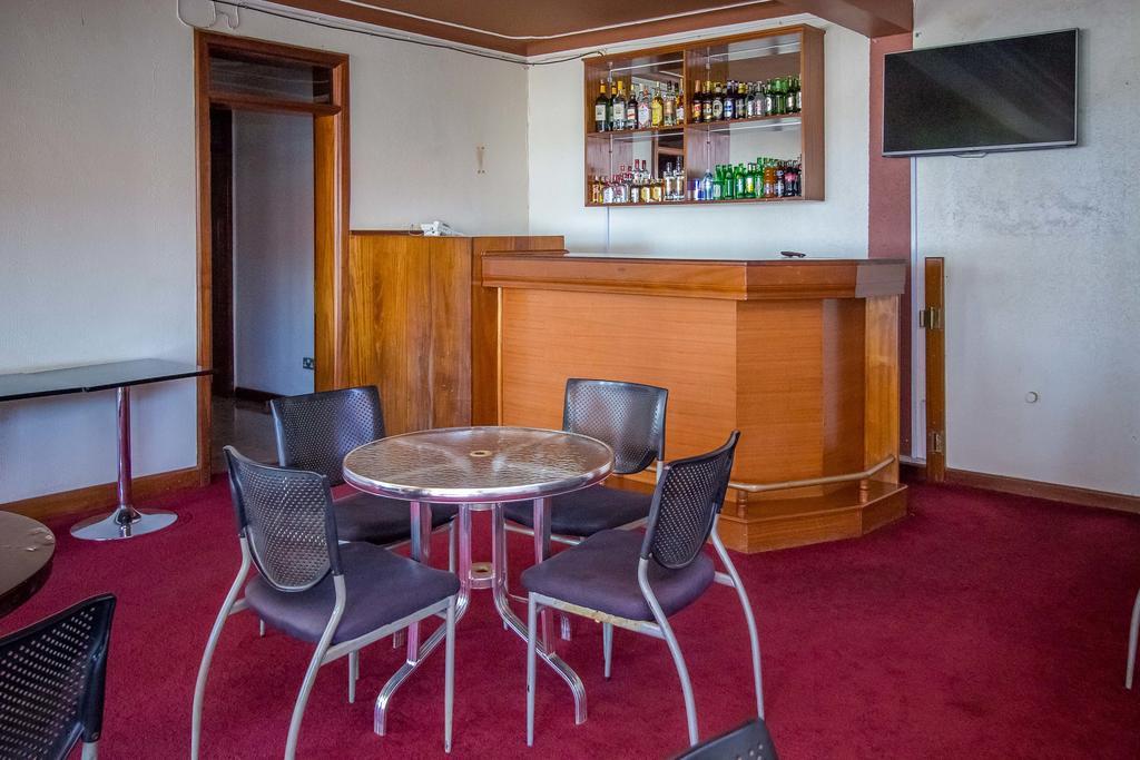 Alfa Hotel Munyonyo カンパラ エクステリア 写真