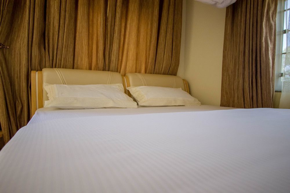 Alfa Hotel Munyonyo カンパラ エクステリア 写真
