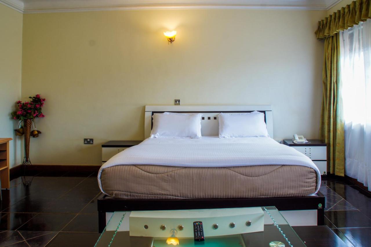 Alfa Hotel Munyonyo カンパラ エクステリア 写真