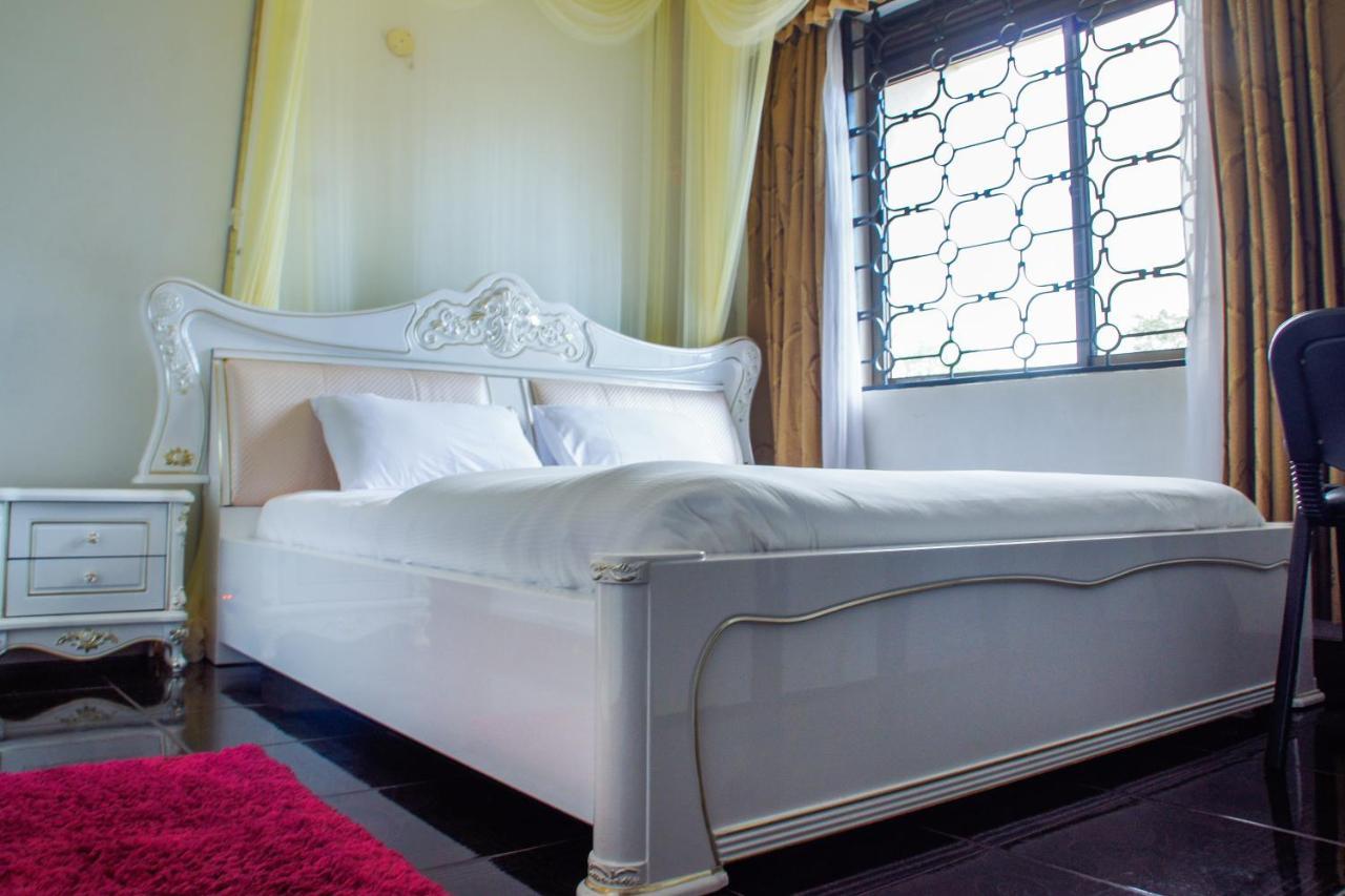 Alfa Hotel Munyonyo カンパラ エクステリア 写真